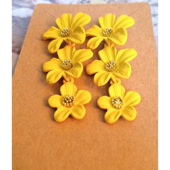 Yellow Flower Dangle Clay Earrings Polymer Handmade NEW Ships in Gift Box - Picture 3 of 3